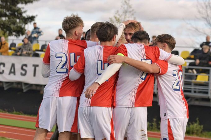 ONLINE: Slavia U19 - Arsenal U19 3:0. Sešívaní drtí soupeře, třetí gól přidal Kolísek ONLINE: Slavia U19 - Arsenal U19 3:0. Sešívaní drtí soupeře, třetí gól přidal Kolísek