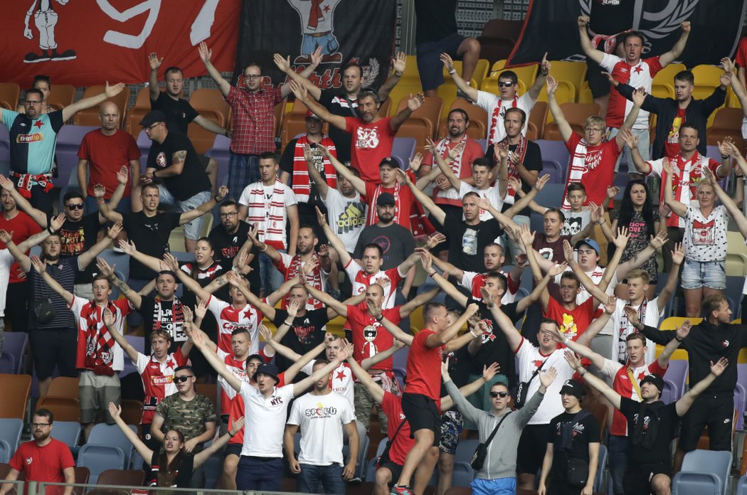 Fanoušci Slavie v Borisovu