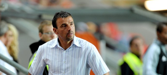 Ustojí Michal Petrouš debakl s Teplicemi, nebo přijde do Slavie nový trenér?