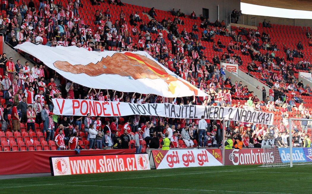 I fanoušci Slavie tak nějak tušili, že se nového majitele v pondělí nedočkají.