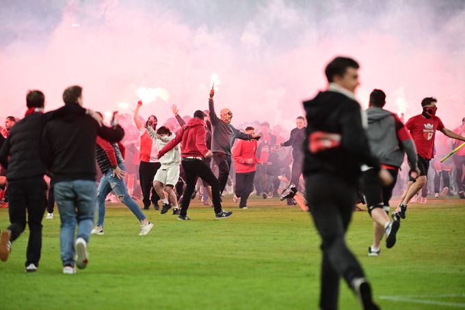 ONLINE po skandálním derby: Disciplinárka zahájila řízení, tresty padnou v úterý ONLINE po skandálním derby: Disciplinárka zahájila řízení, tresty padnou v úterý
