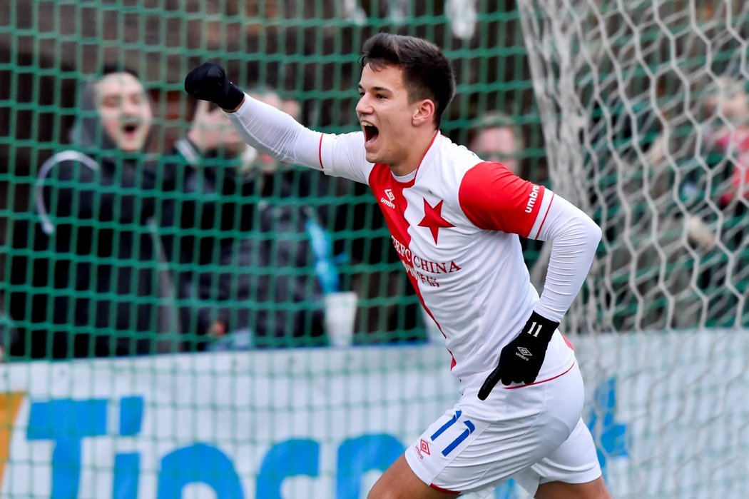 Jonas Auer se raduje ze vstřelené branky do sítě Viktorie Žižkov