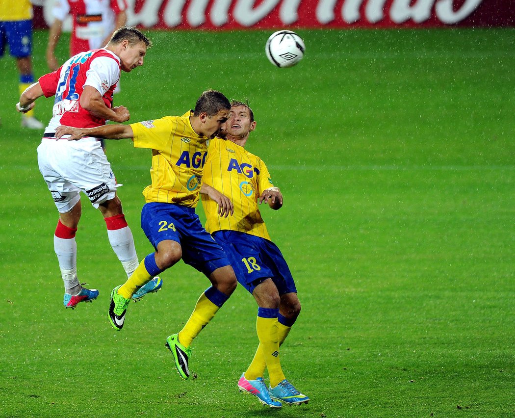 Milan Škoda ani žádný z jeho spoluhráčů na obranu Teplic nevyzrál a Slavia schytala ostudný debakl