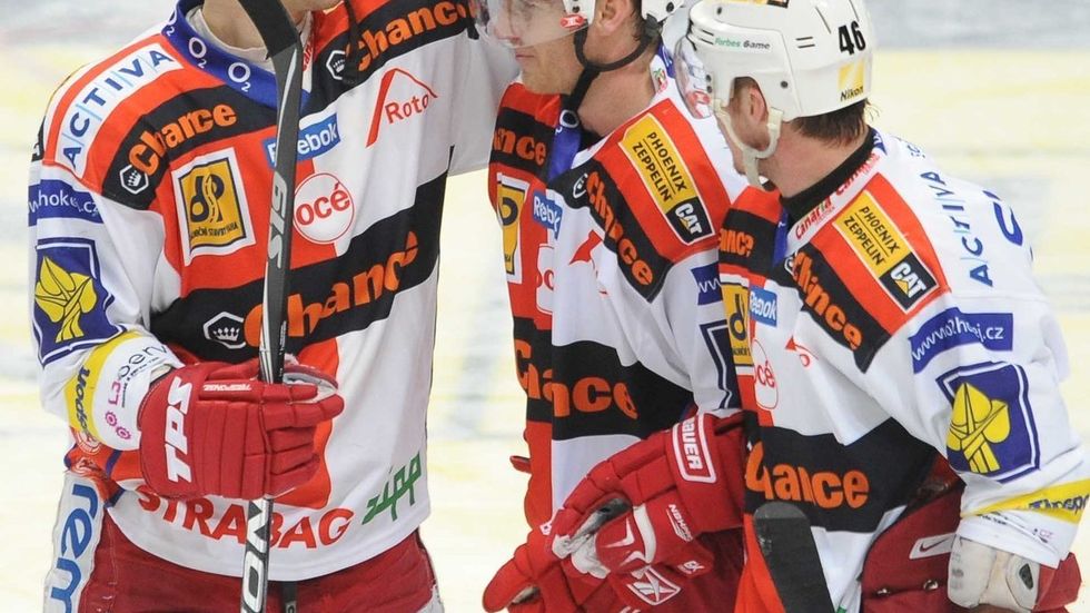 Hokejisté Slavie šesti góly zničili České Budějovice a vítězství náležitě oslavili.