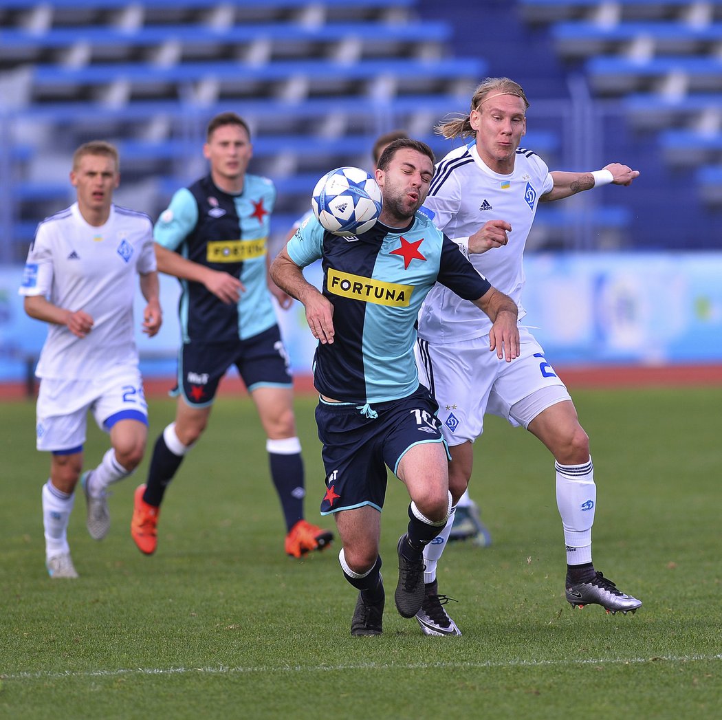 Záložník Slavie Josef Hušbauer v souboji