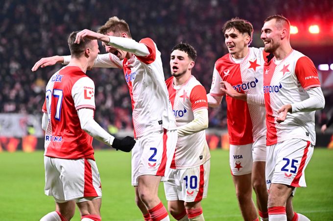 ONLINE: Slavia - Jablonec 4:3. A další gól, Chorého hlavička vrací domácím vedení ONLINE: Slavia - Jablonec 4:3. A další gól, Chorého hlavička vrací domácím vedení