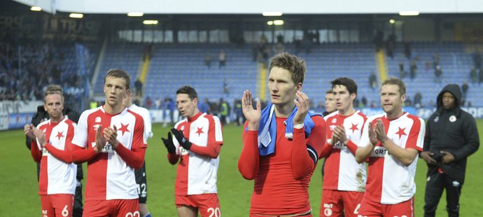 Zklamaní fotbalisté Slavie po prohře v Liberci děkují fanouškům