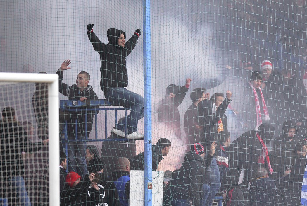 Fanoušci Slavie v Liberci pořádně bouřili, pro své hráče vytvořili domácí prostředí