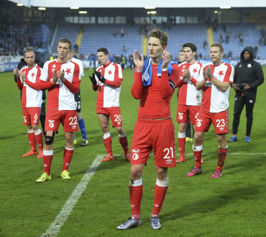 Zklamaní fotbalisté Slavie po prohře v Liberci děkují fanouškům