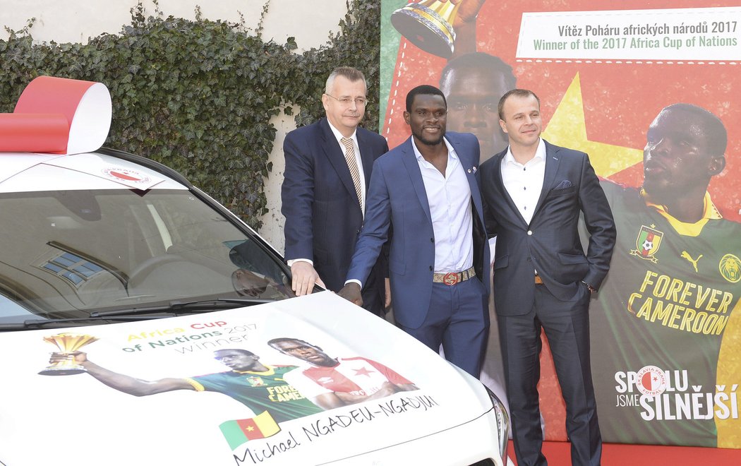 Záložník Slavie Michael Ngadeu dostal za triumf na Africkém poháru nové auto