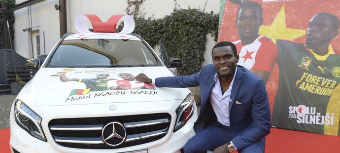 Záložník Slavie Michael Ngadeu dostal za triumf na Africkém poháru nové auto