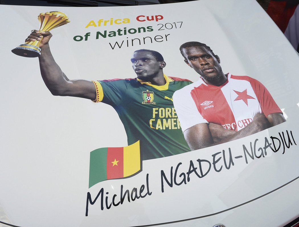 Záložník Slavie Michael Ngadeu dostal za triumf na Africkém poháru nové auto