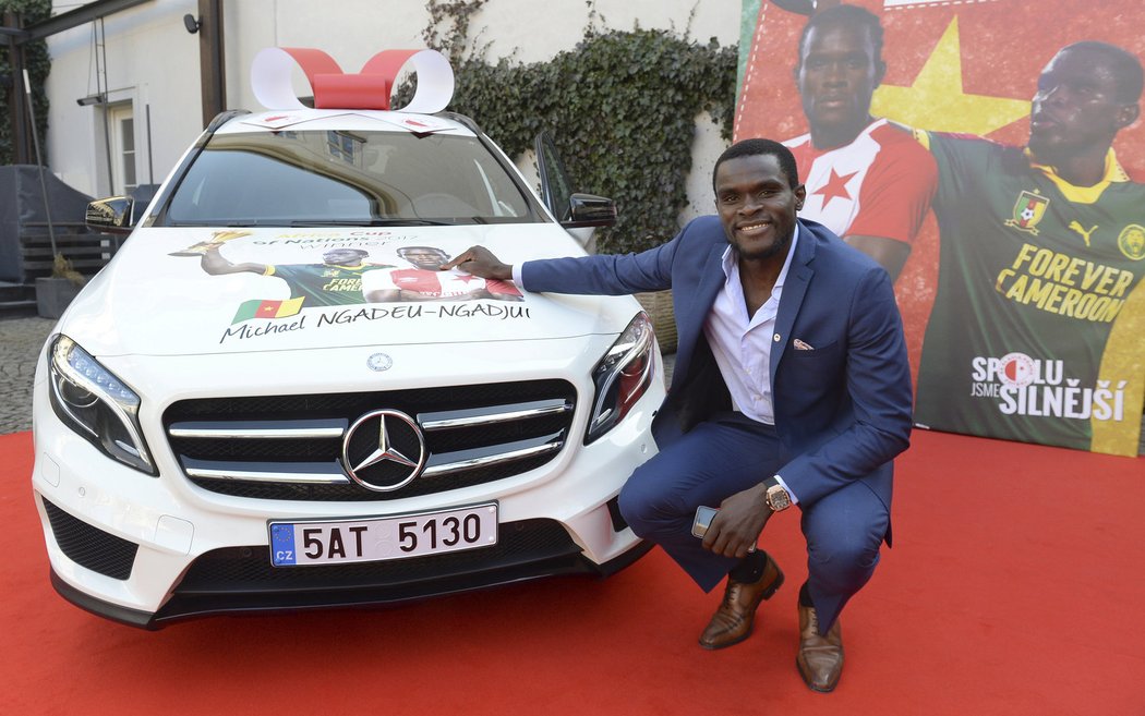 Záložník Slavie Michael Ngadeu dostal za triumf na Africkém poháru nové auto