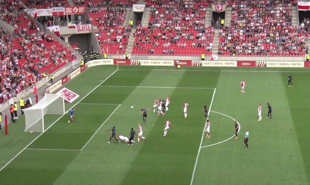Slavia - Nice: díra při standardce a hosté šli do vedení 1:0