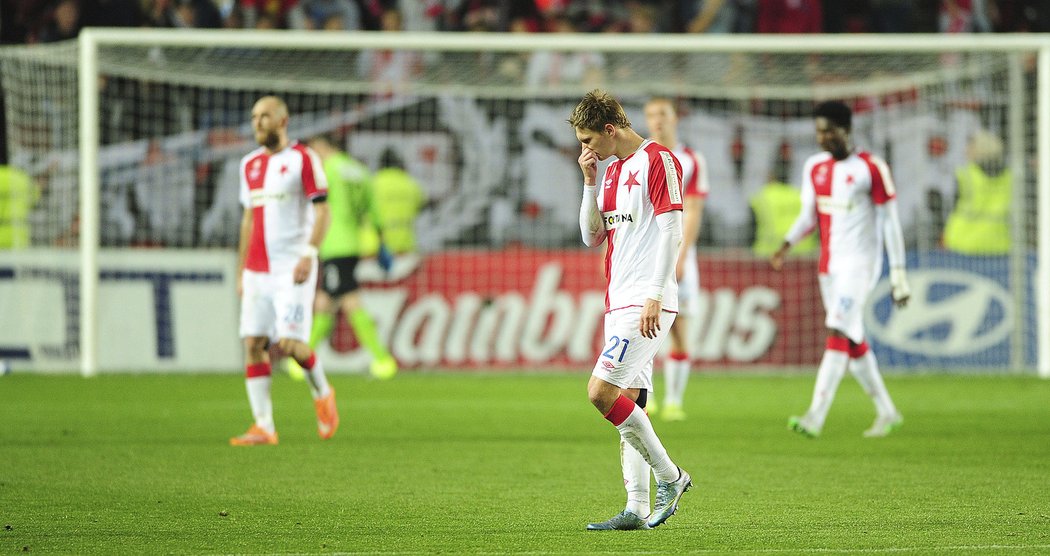 Zklamaní fotbalisté Slavie po inkasované brance s Olomoucí