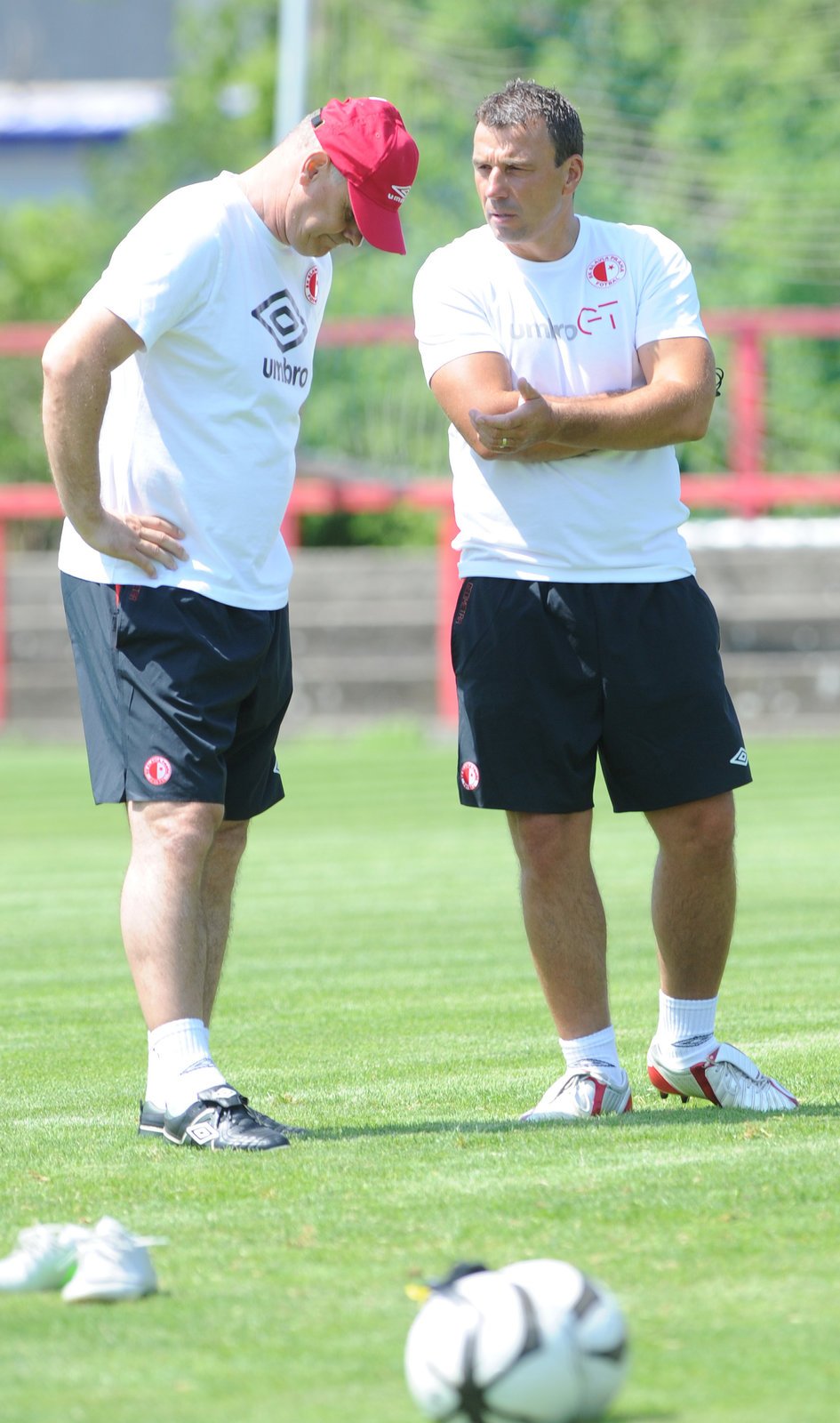 Trenér Michal Petrouš (vpravo) a jeho asistent Juraj Šimurka