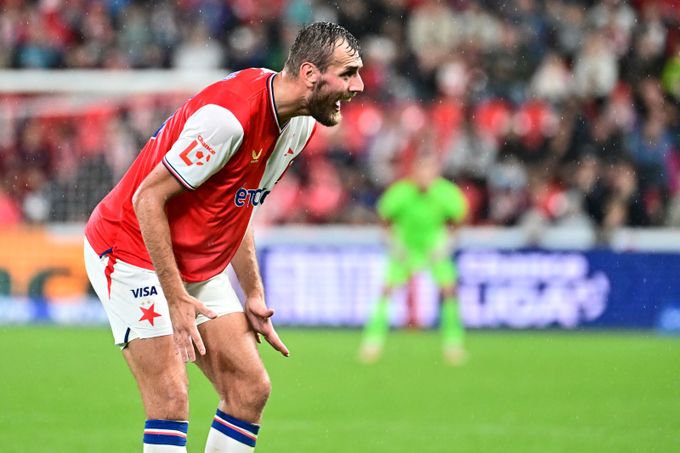 Slavia odletěla do Istanbulu a plní Trpišovského slova: Chorý s týmem neodcestoval Slavia odletěla do Istanbulu a plní Trpišovského slova: Chorý s týmem neodcestoval