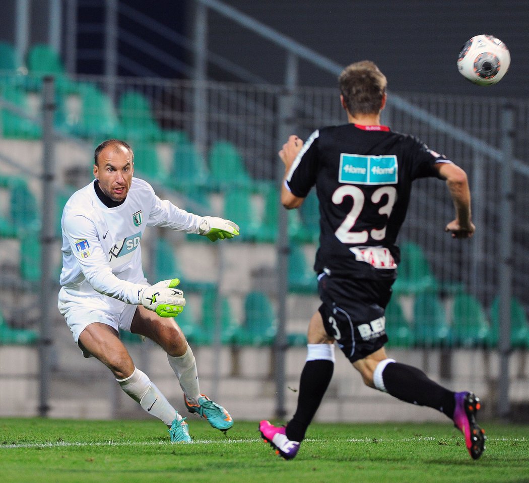 Martin Hůrka pálí a Slavia vede v Chomutově 4:0