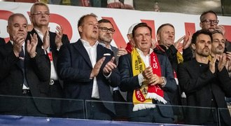 Smetánka v hledišti první bitvy Slavie v Lize mistrů: »Rozpůlené« legendy, hokejisté i politici Smetánka v hledišti první bitvy Slavie v Lize mistrů: »Rozpůlené« legendy, hokejisté i politici