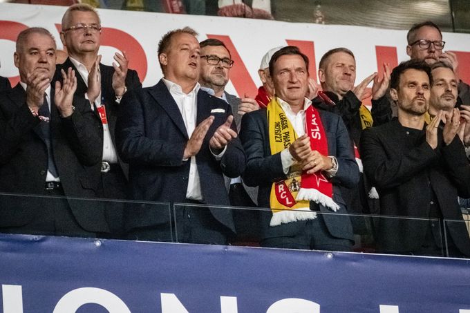 Smetánka v hledišti první bitvy Slavie v Lize mistrů: »Rozpůlené« legendy, hokejisté i politici Smetánka v hledišti první bitvy Slavie v Lize mistrů: »Rozpůlené« legendy, hokejisté i politici