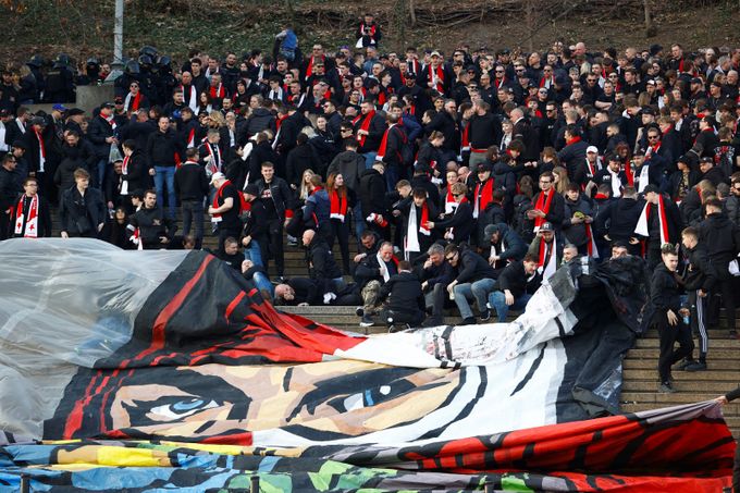 Přípravy na derby ONLINE: Fanoušci Slavie se chystají k pochodu na Letnou Přípravy na derby ONLINE: Fanoušci Slavie se chystají k pochodu na Letnou