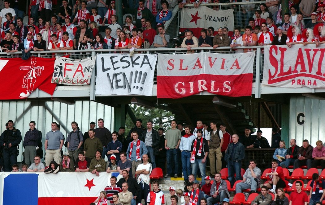 Fanoušci Slavie a jejich dříve oblíbené: Leška ven! 16.04.2005, Slavia - Sparta 1:1 (85. Piták - 22. Poborský), diváků: 12881