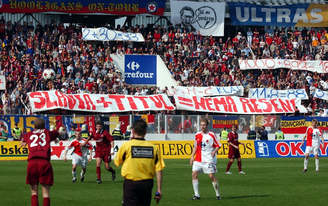 Slavia+titul = NEMÁ ŘEŠENÍ. 16.04.2005, Slavia - Sparta 1:1 (85. Piták - 22. Poborský), diváků: 12881