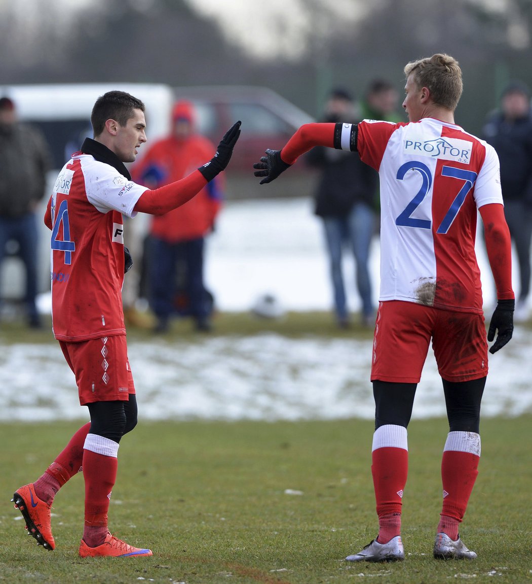 Střelec gólu Slavie Miljan Vukadinovič a talentovaný záložník Antonín Barák