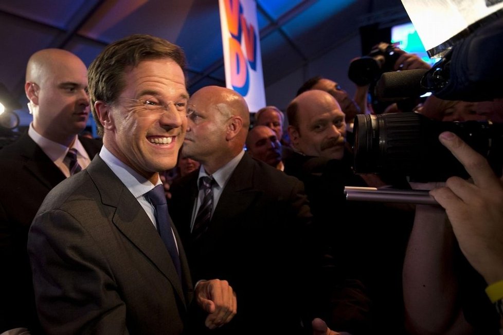 Slavící nizozemský premiér Mark Rutte