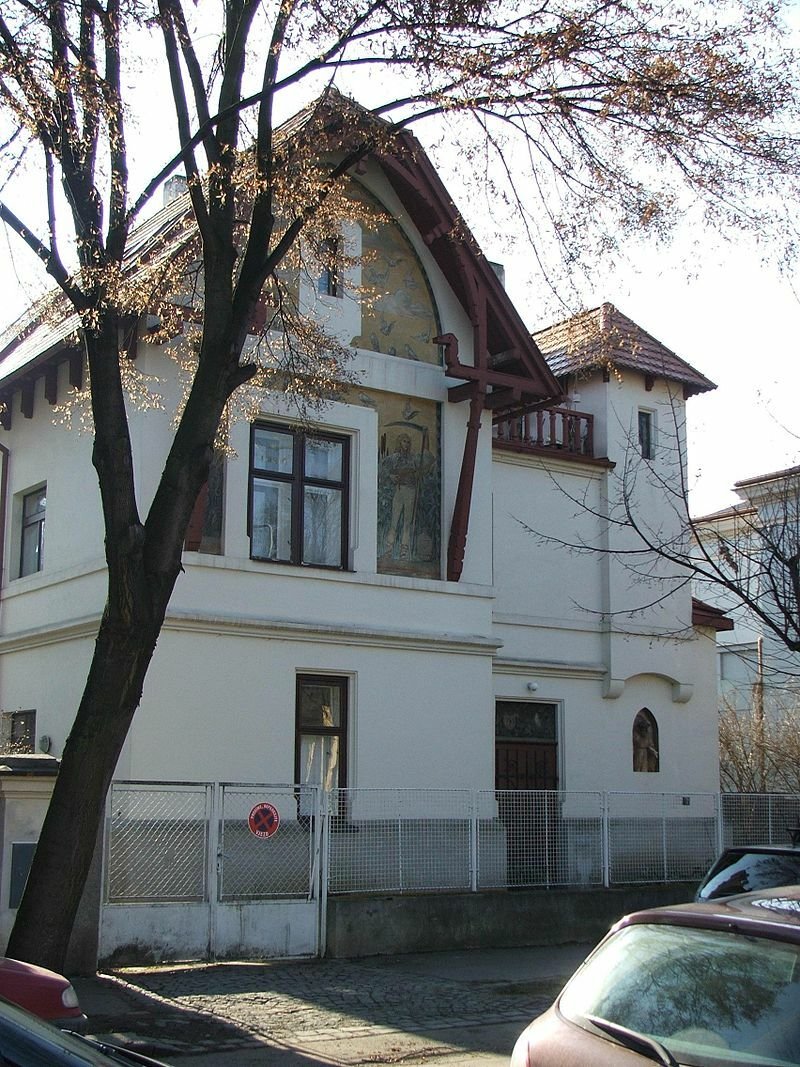 Svou vlastn nápadnouí vilu si ve Slavíčkově ulici navrhl architekt Jan Koula.