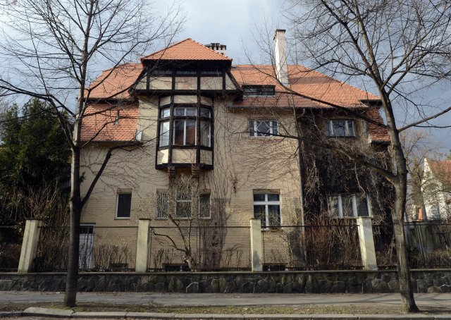 Dům Stanislava Suchardy s ateliérem ve Slavíčkově ulici 6 v Praze 6 - Bubenči. Navrhoval jej Jan Kotěra.