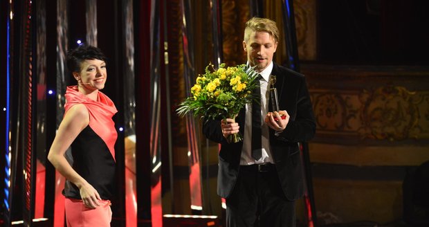 Táňa Vilhelmová vyhlásila vítěze Českého slavíka v kategorii zpěvák. Vyhrál Tomáš Klus