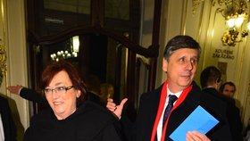 Žhavý kandidát na prezidenta Jan Fischer s manželkou Danou