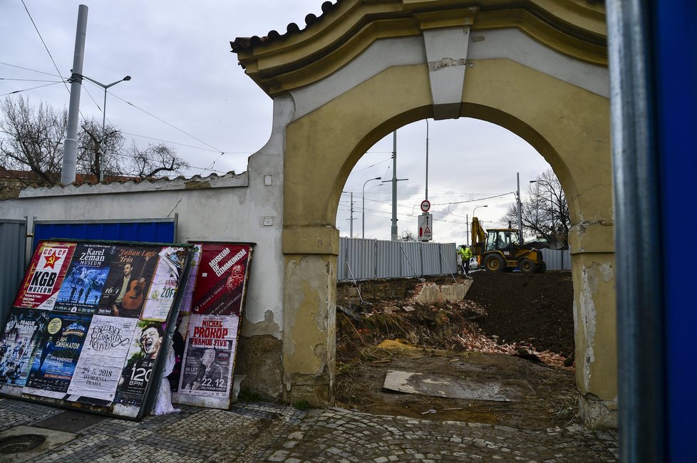 Slávka Budínová (†78) odkázala dům starožitníkovi, který se vloudil do její přízně.