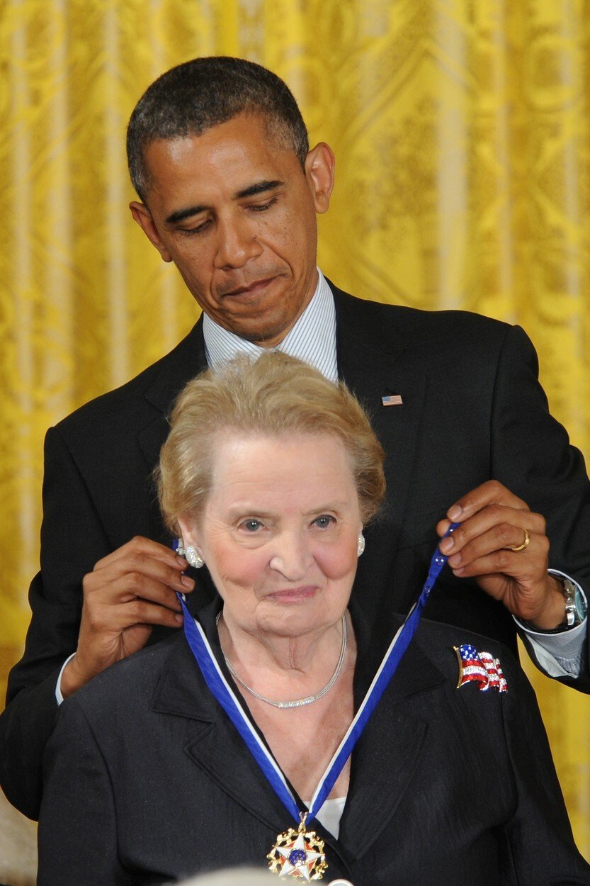 Madeleine Albright získala za svůj život mnohá vyznamenání