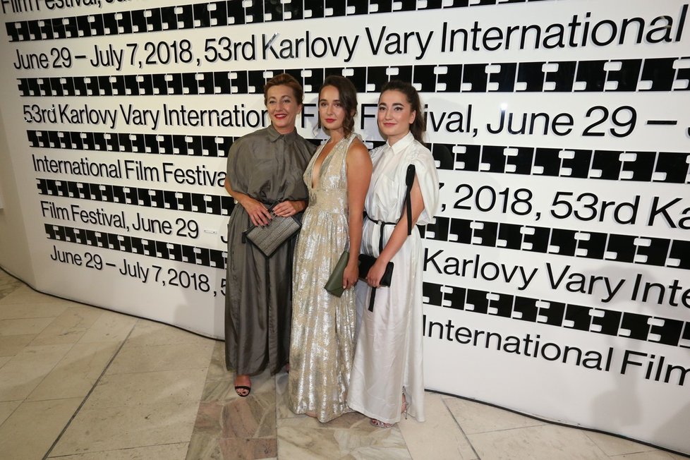Vanda Hybnerová s dcerami