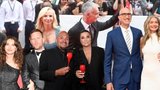 Láska na červeném koberci: Celebrity představily ve Varech své partnery. Kdo zůstal na ocet?