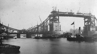 Slavné stavby, jak je neznáte: Eiffelovka, Tower Bridge nebo opera v Sydney, když ještě nestály Slavné stavby, jak je neznáte: Eiffelovka, Tower Bridge nebo opera v Sydney, když ještě nestály