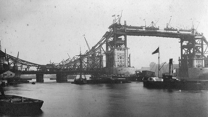 Ikonický Tower Bridge v Londýně vznikal v letech 1886-94 Ikonický Tower Bridge v Londýně vznikal v letech 1886-94
