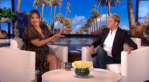 Ashley Graham se objevila v Ellen DeGenerestalk a prozradila, že čeká syna