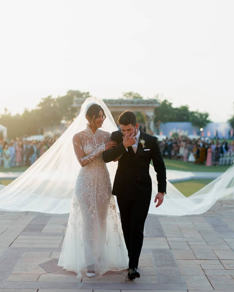 Priyanka Chopra si vzala Nicka Jonase roku 2018. Na křesťanský obřad oblékla tyto skvostné šaty od Ralpha Laurena.