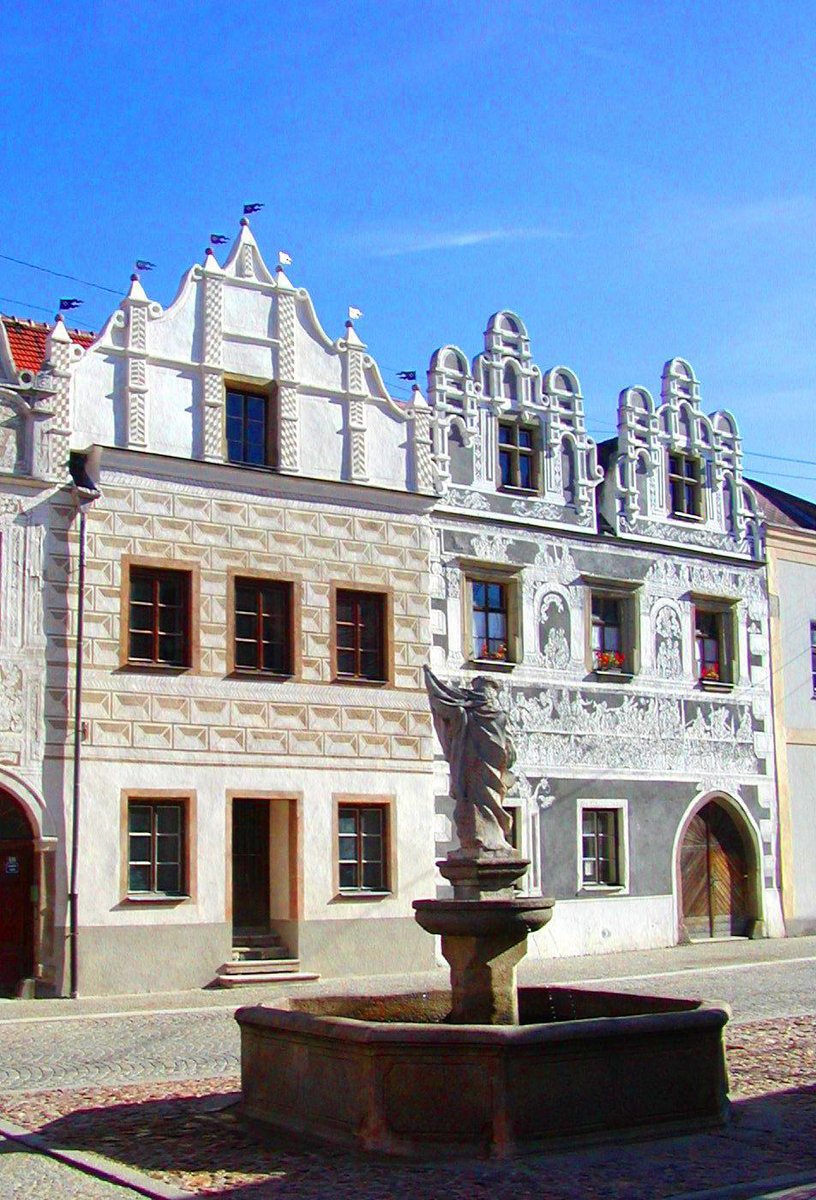 Slavonice, to je jeden architektonický unikát vedle druhého.