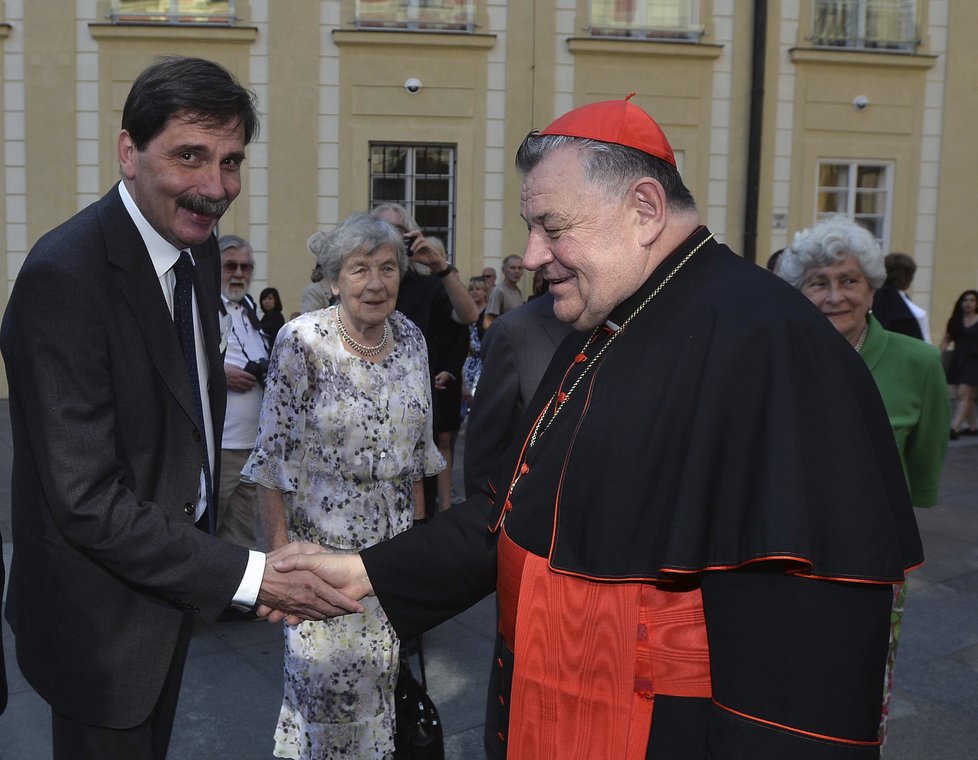 Šlechtici na Pražském hradě: Filip Sternberg s kardinálem Dukou