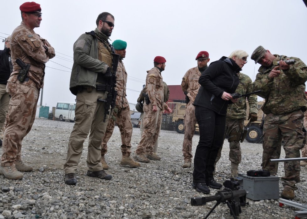 Ministryně obrany Karla Šlechtová (za ANO; na snímku) navštívila 29. a 30. ledna 2018 české vojáky, kteří jsou na misi v Afghánistánu.