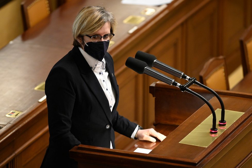 Poslankyně Karla Šlechtová (ANO) ve Sněmovně (29. 4. 2021)