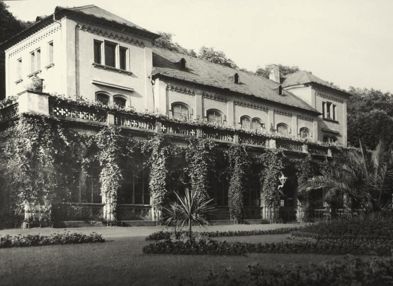 Šlechtova restaurace na fotografii z roku 1900.