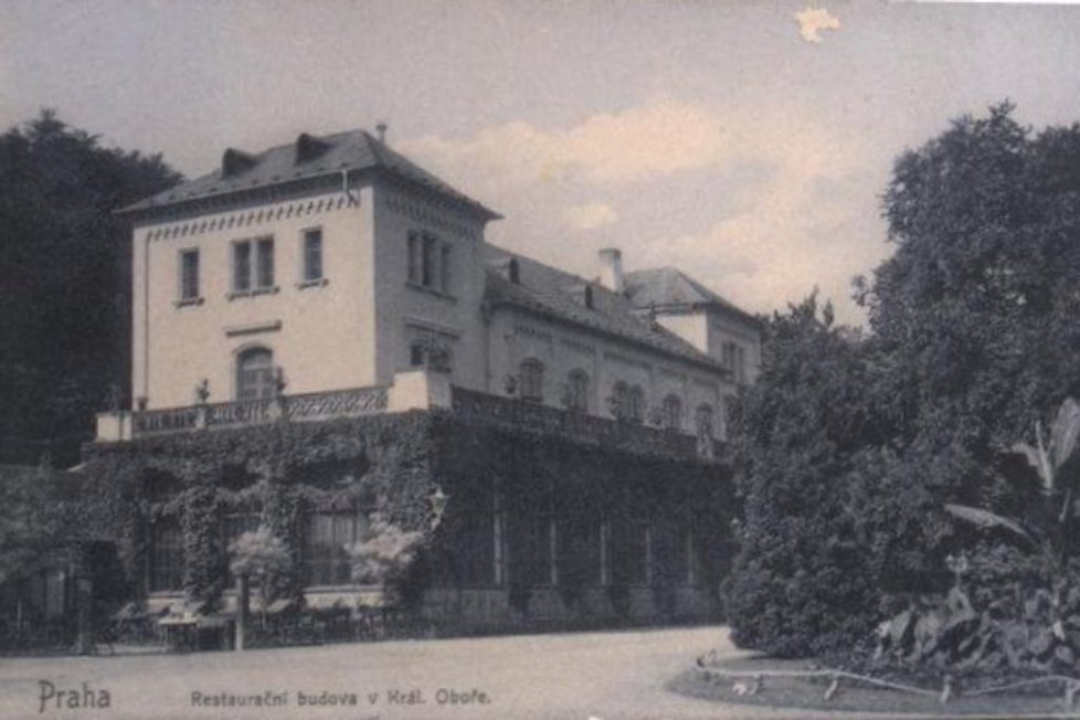 Šlechtova restaurace patří mezi nejohroženější pražské památky. Postavena byla v roce 1689 až 1692.