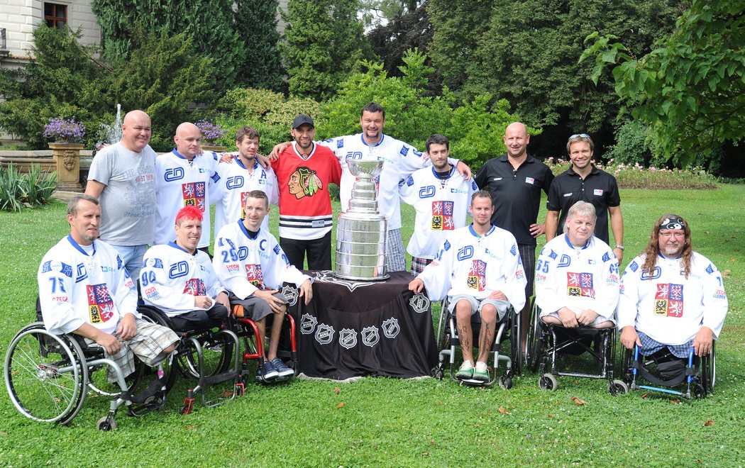 Sledge hokejisté budou mít na celou akci vzpomínku, společné foto s vítězem Stanley Cupu Michalem Rozsívalem