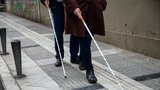 Odporná krádež na Chodově: Muž oloupil nevidomého! 