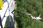 Skočte si ze zvíkovského mostu do hloubky 43 metrů a dopřejte si dokonalý adrenalinový zážitek!